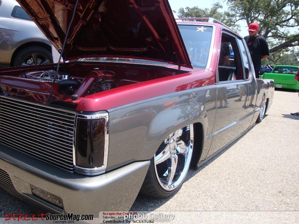 Cool trucks form around the net.