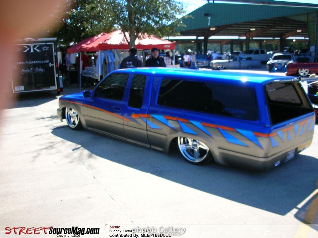 Cool trucks form around the net.