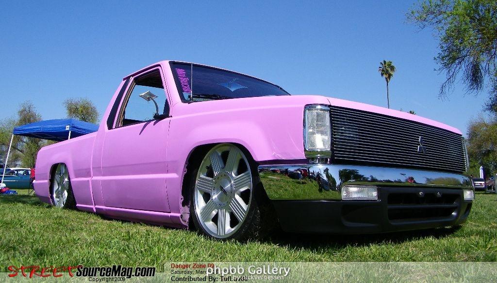 Cool trucks form around the net.